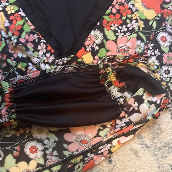 Willow Root 70s Inspired Floral Retro Crop Top with Long Sleeves - Picture 10 of 14